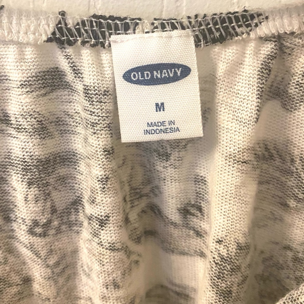 Old Navy Black and White Floral Blouse - Picture 4 of 4